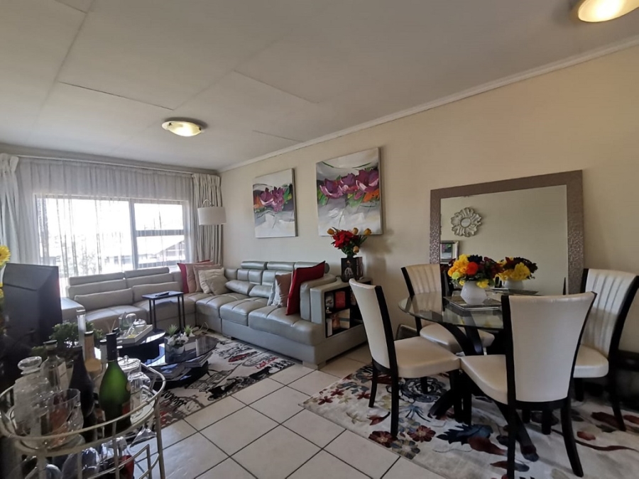 2 Bedroom Property for Sale in Oakdene Gauteng