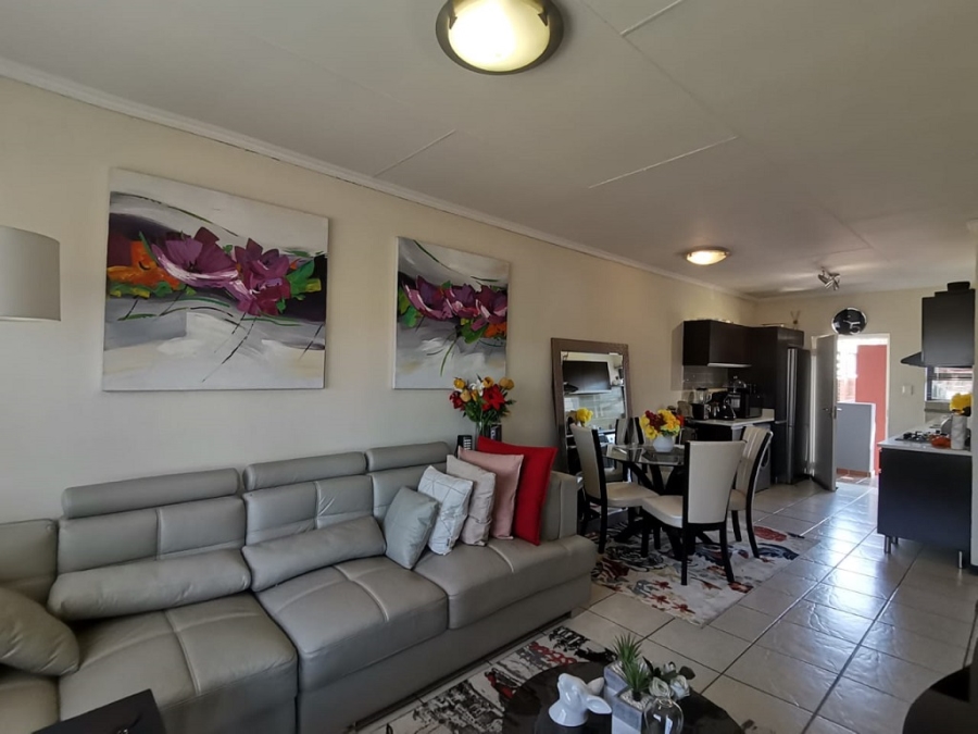 2 Bedroom Property for Sale in Oakdene Gauteng