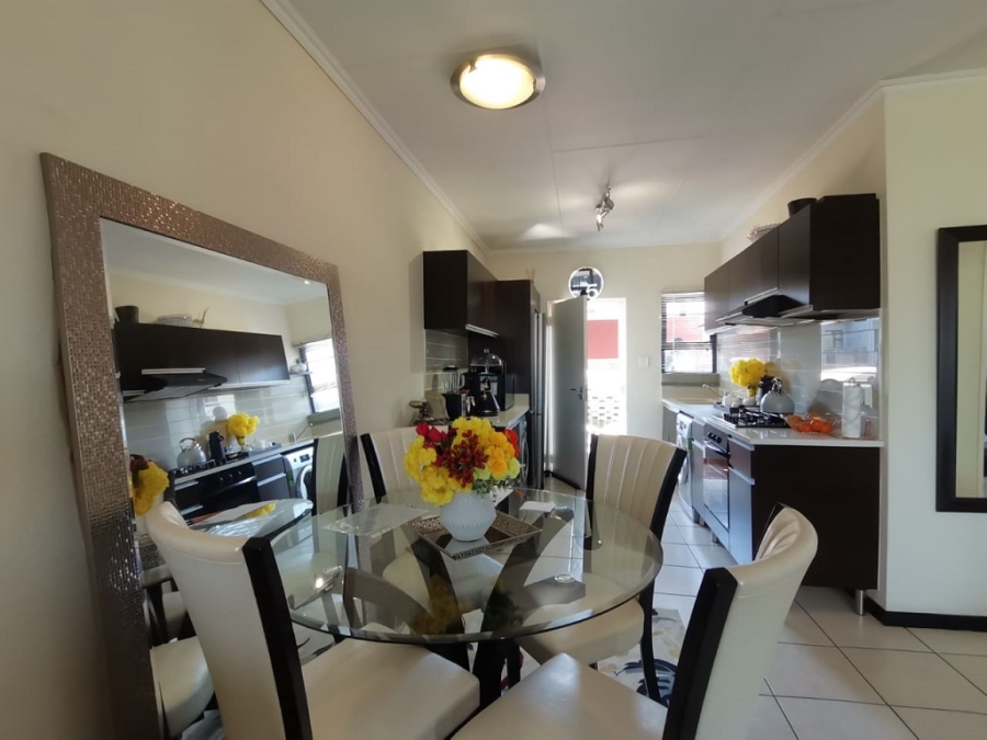 2 Bedroom Property for Sale in Oakdene Gauteng