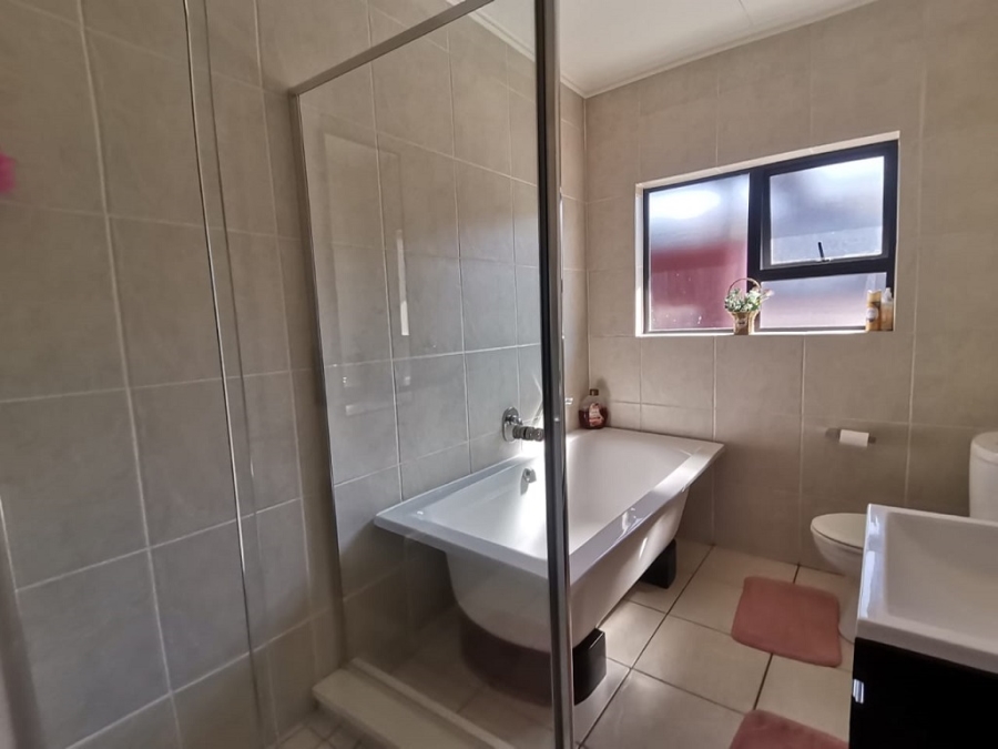 2 Bedroom Property for Sale in Oakdene Gauteng