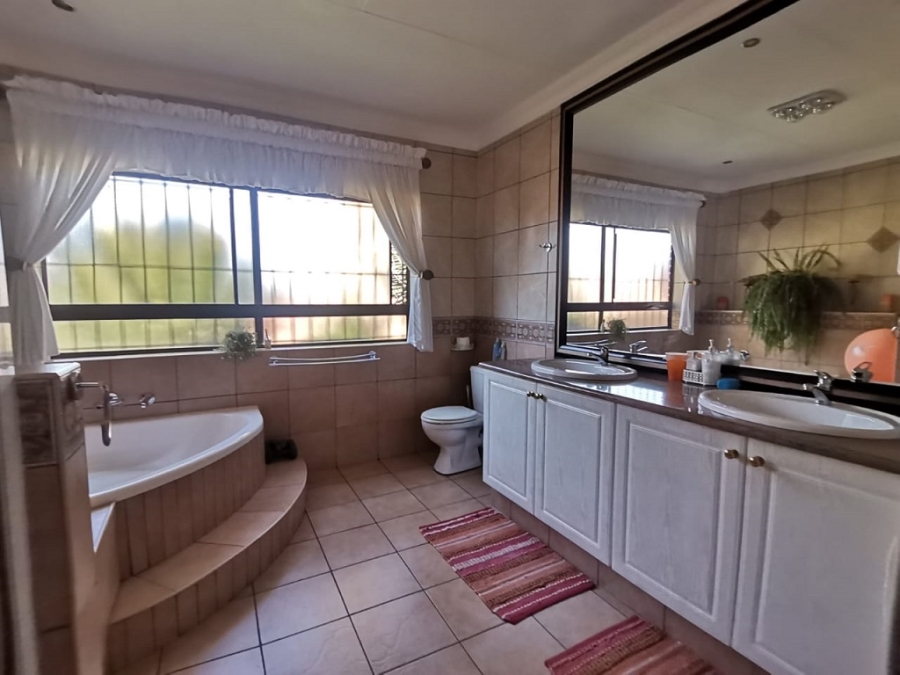 3 Bedroom Property for Sale in Bassonia Gauteng