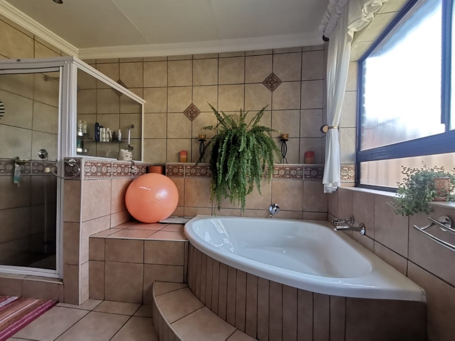 3 Bedroom Property for Sale in Bassonia Gauteng