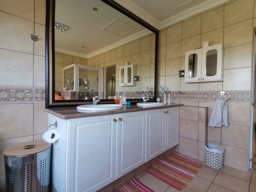 3 Bedroom Property for Sale in Bassonia Gauteng