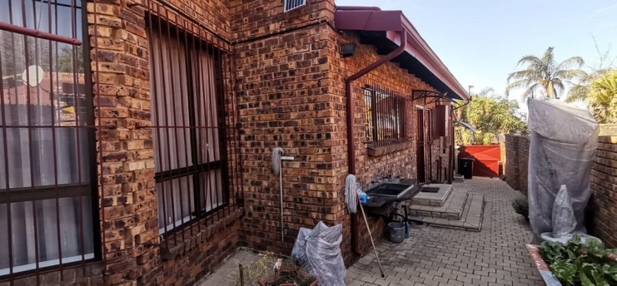 3 Bedroom Property for Sale in Bassonia Gauteng