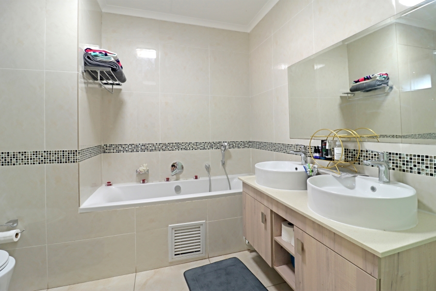 3 Bedroom Property for Sale in North Riding Gauteng