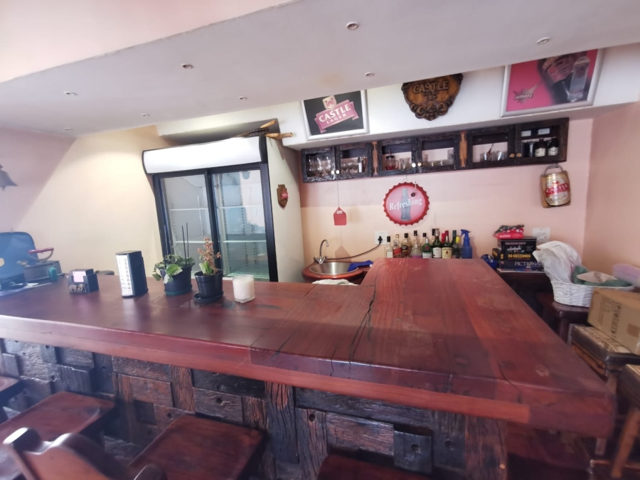 6 Bedroom Property for Sale in Brackendowns Gauteng