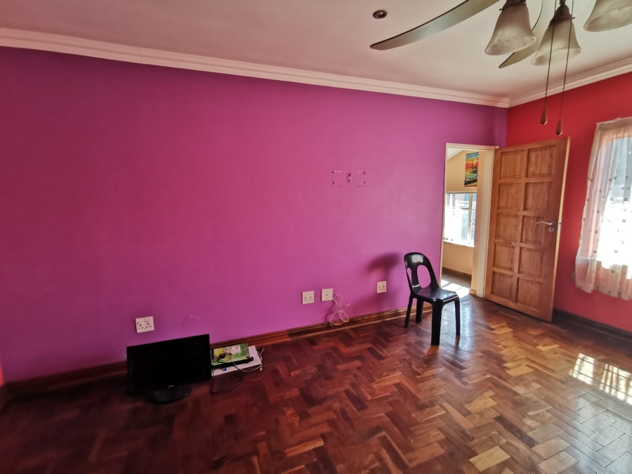 6 Bedroom Property for Sale in Brackendowns Gauteng