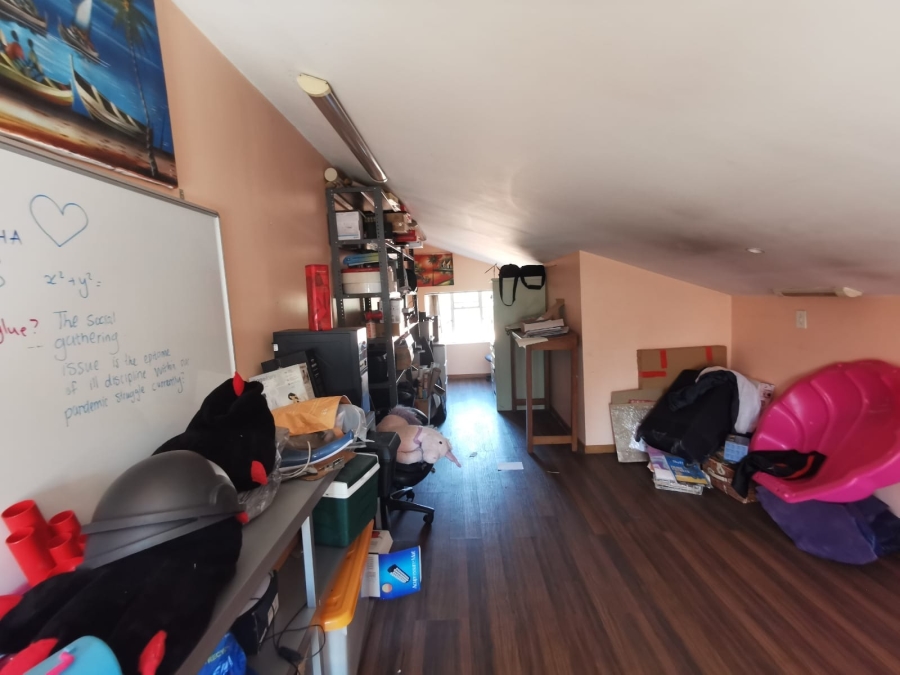 6 Bedroom Property for Sale in Brackendowns Gauteng