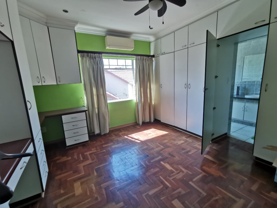 6 Bedroom Property for Sale in Brackendowns Gauteng