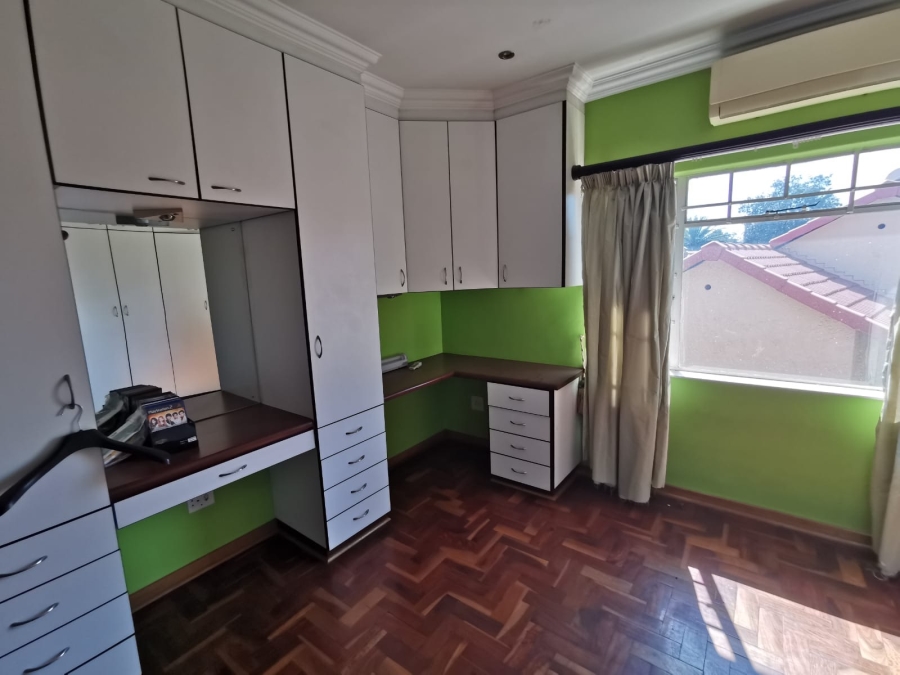 6 Bedroom Property for Sale in Brackendowns Gauteng