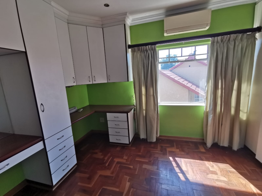 6 Bedroom Property for Sale in Brackendowns Gauteng