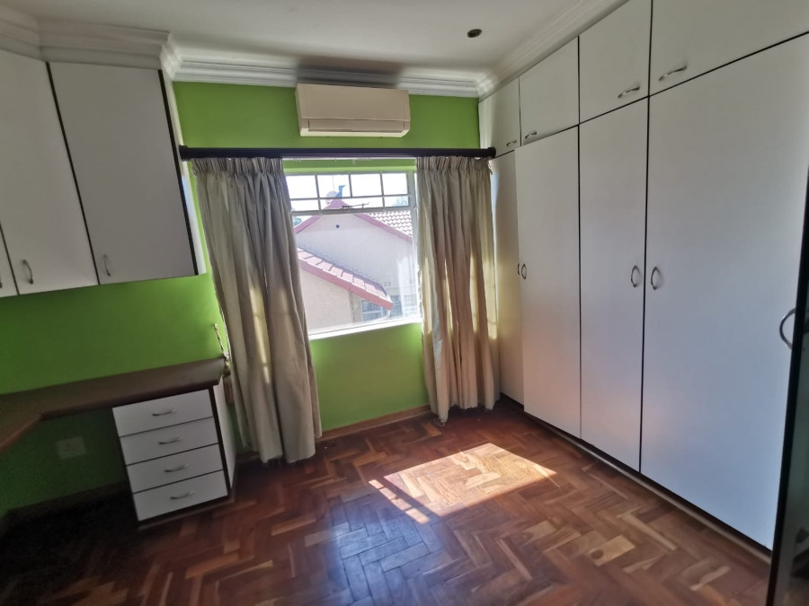 6 Bedroom Property for Sale in Brackendowns Gauteng