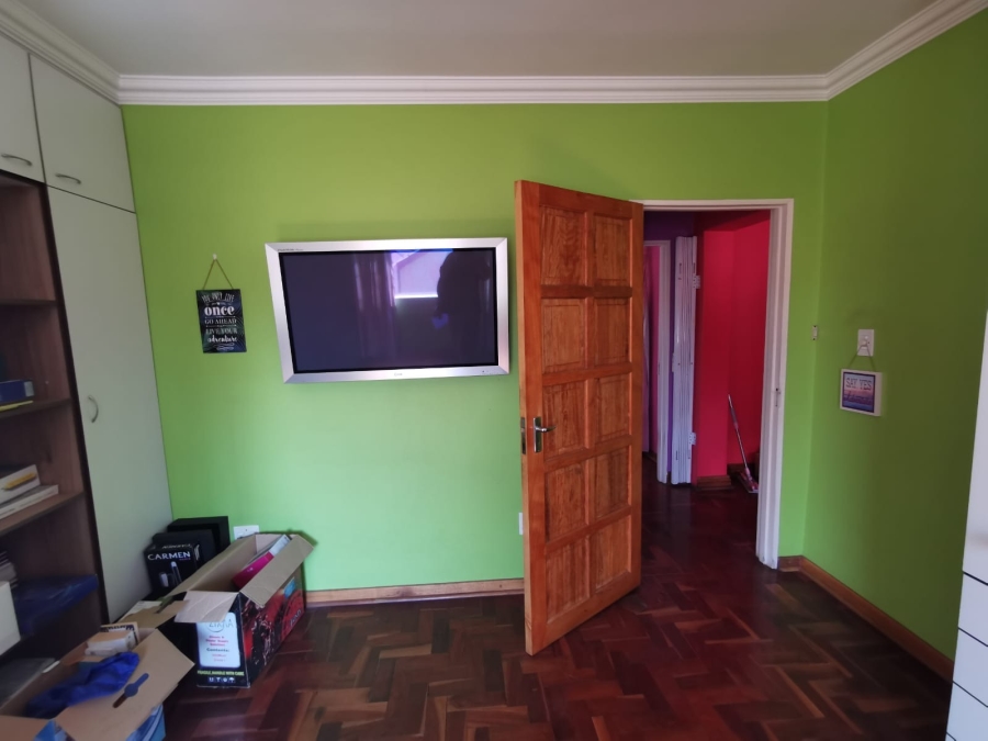 6 Bedroom Property for Sale in Brackendowns Gauteng