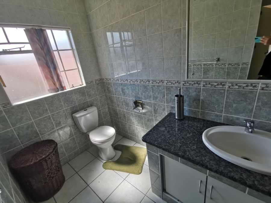 6 Bedroom Property for Sale in Brackendowns Gauteng