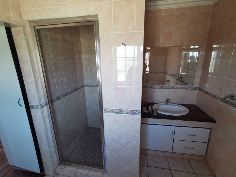 6 Bedroom Property for Sale in Brackendowns Gauteng