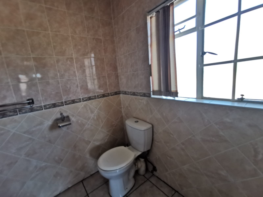6 Bedroom Property for Sale in Brackendowns Gauteng