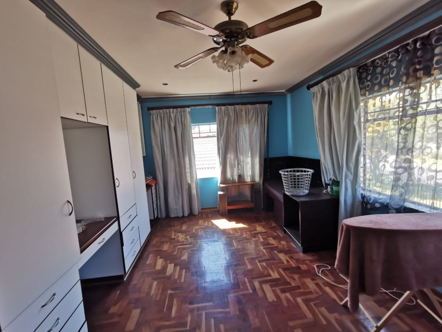 6 Bedroom Property for Sale in Brackendowns Gauteng