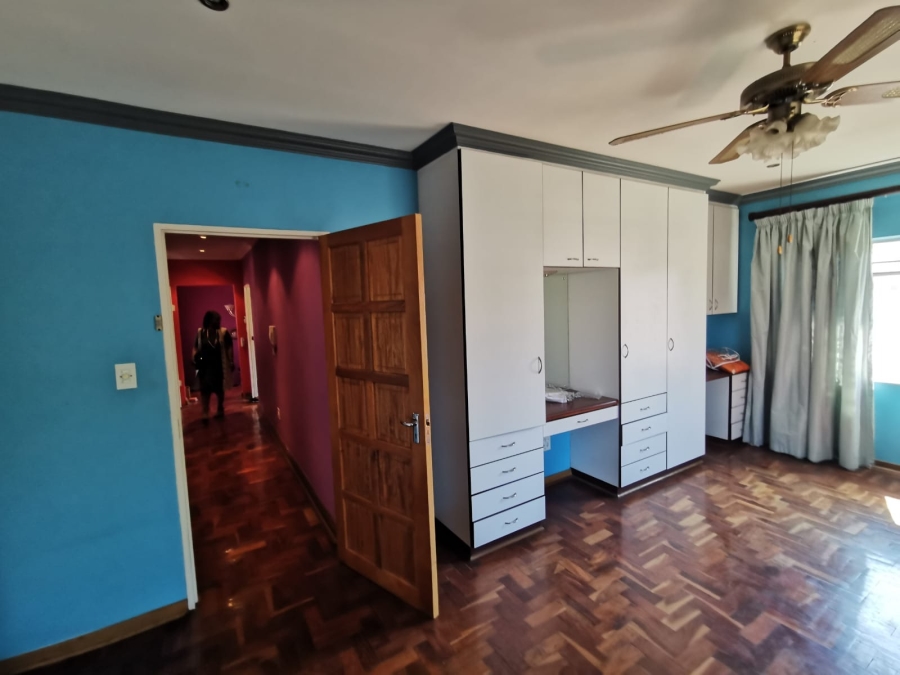 6 Bedroom Property for Sale in Brackendowns Gauteng