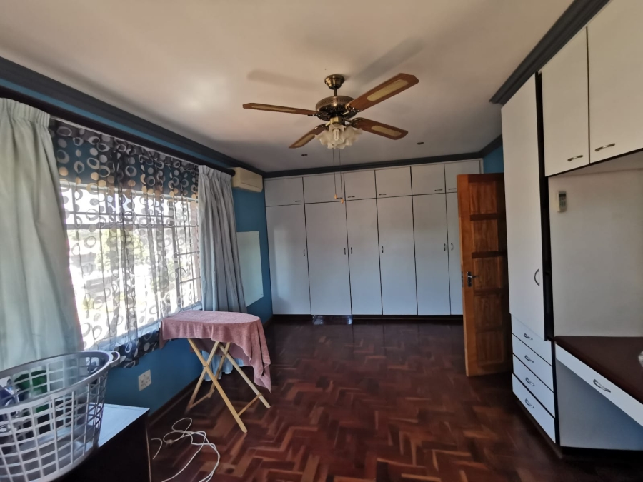 6 Bedroom Property for Sale in Brackendowns Gauteng