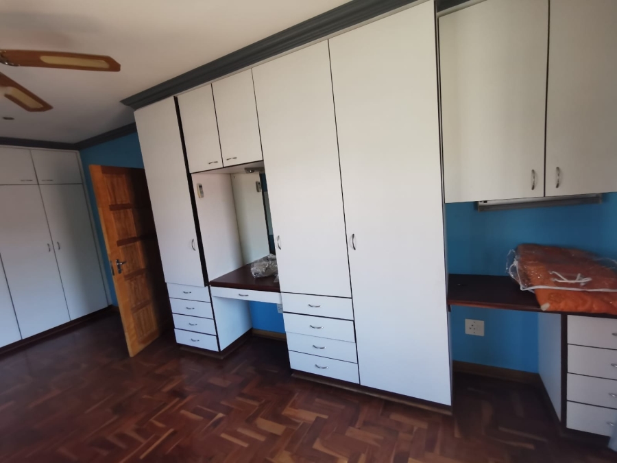 6 Bedroom Property for Sale in Brackendowns Gauteng