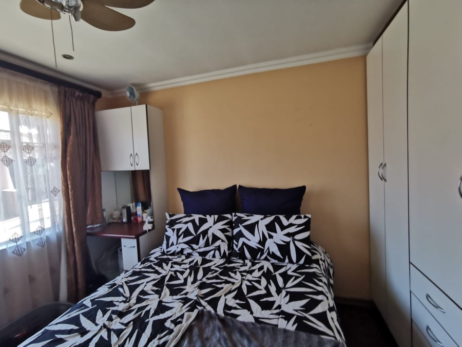 6 Bedroom Property for Sale in Brackendowns Gauteng