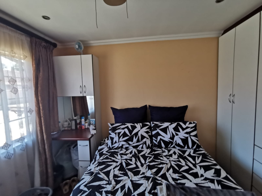 6 Bedroom Property for Sale in Brackendowns Gauteng