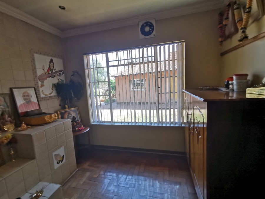 6 Bedroom Property for Sale in Brackendowns Gauteng