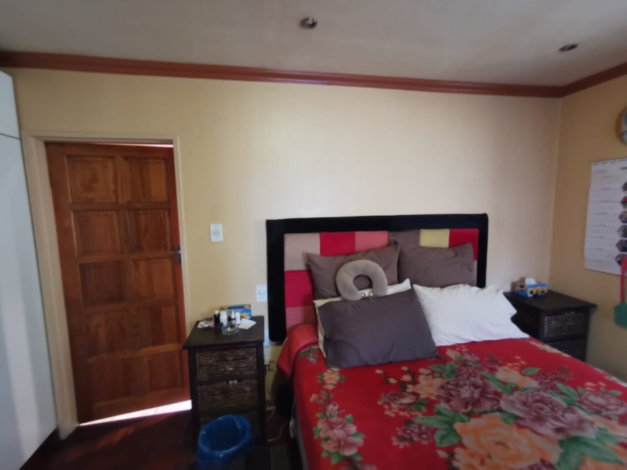 6 Bedroom Property for Sale in Brackendowns Gauteng