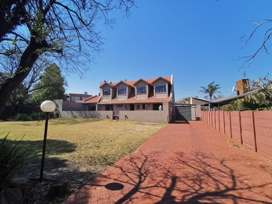 4 Bedroom Property for Sale in Brackendowns Gauteng