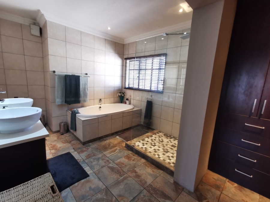 4 Bedroom Property for Sale in Brackendowns Gauteng