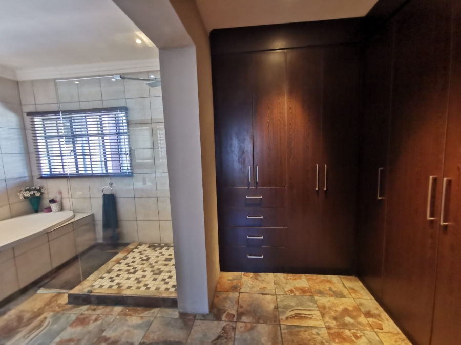 4 Bedroom Property for Sale in Brackendowns Gauteng