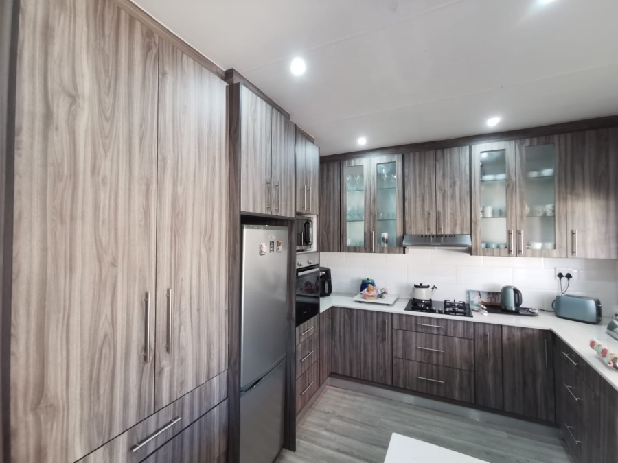 4 Bedroom Property for Sale in Brackendowns Gauteng