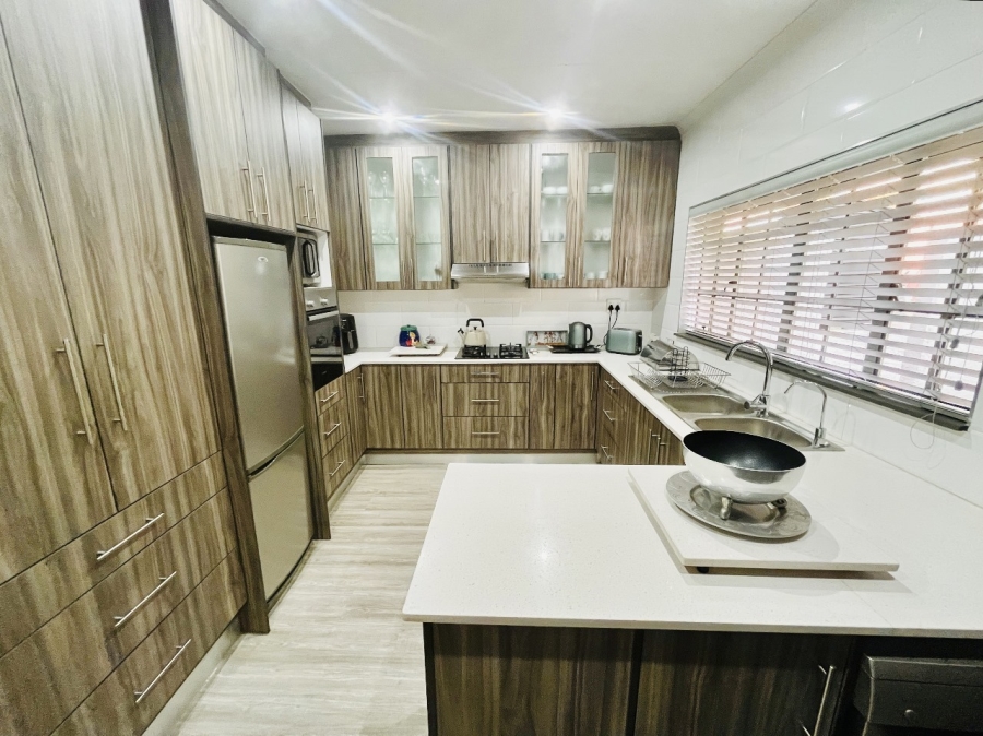 4 Bedroom Property for Sale in Brackendowns Gauteng