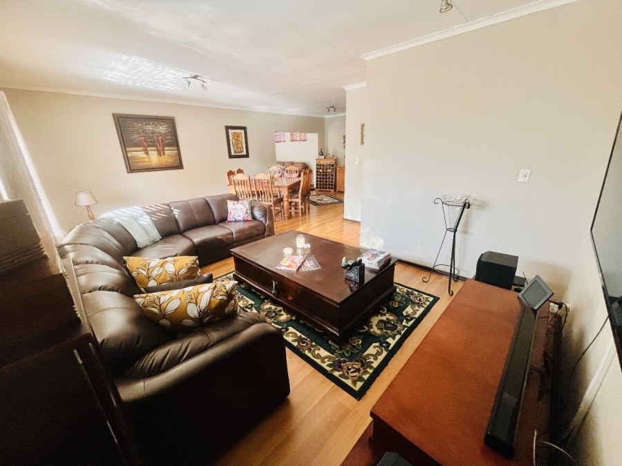 4 Bedroom Property for Sale in Brackendowns Gauteng