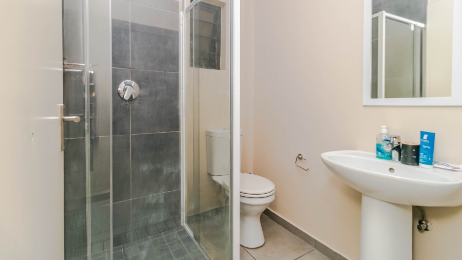 2 Bedroom Property for Sale in Vorna Valley Gauteng