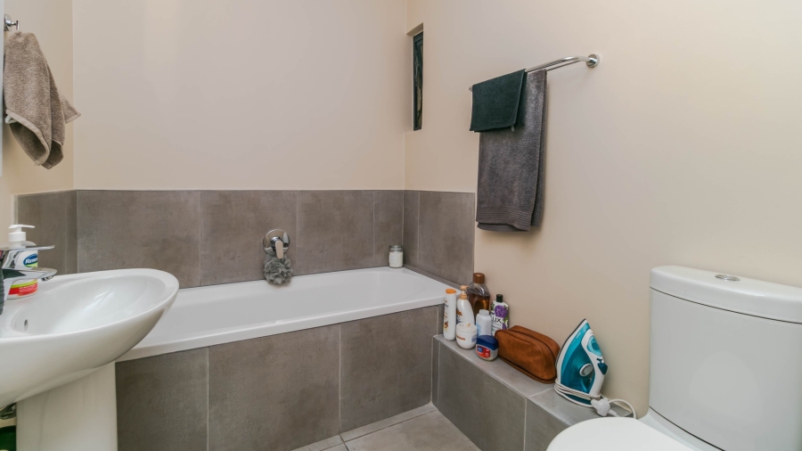 2 Bedroom Property for Sale in Vorna Valley Gauteng