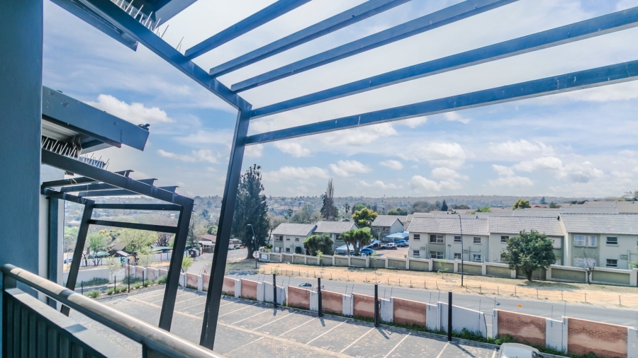 2 Bedroom Property for Sale in Vorna Valley Gauteng