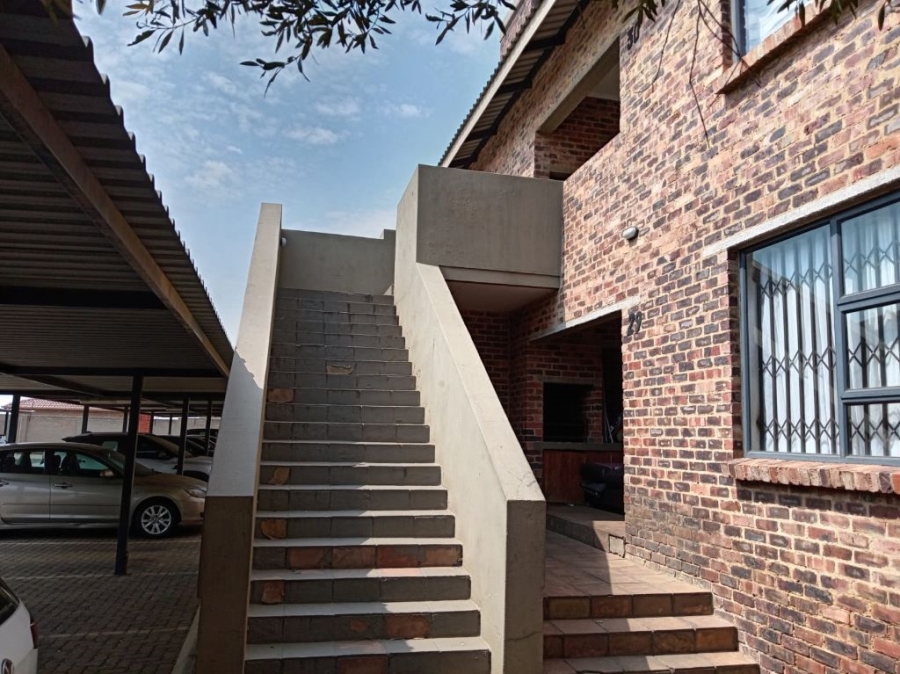2 Bedroom Property for Sale in Albertsdal Gauteng