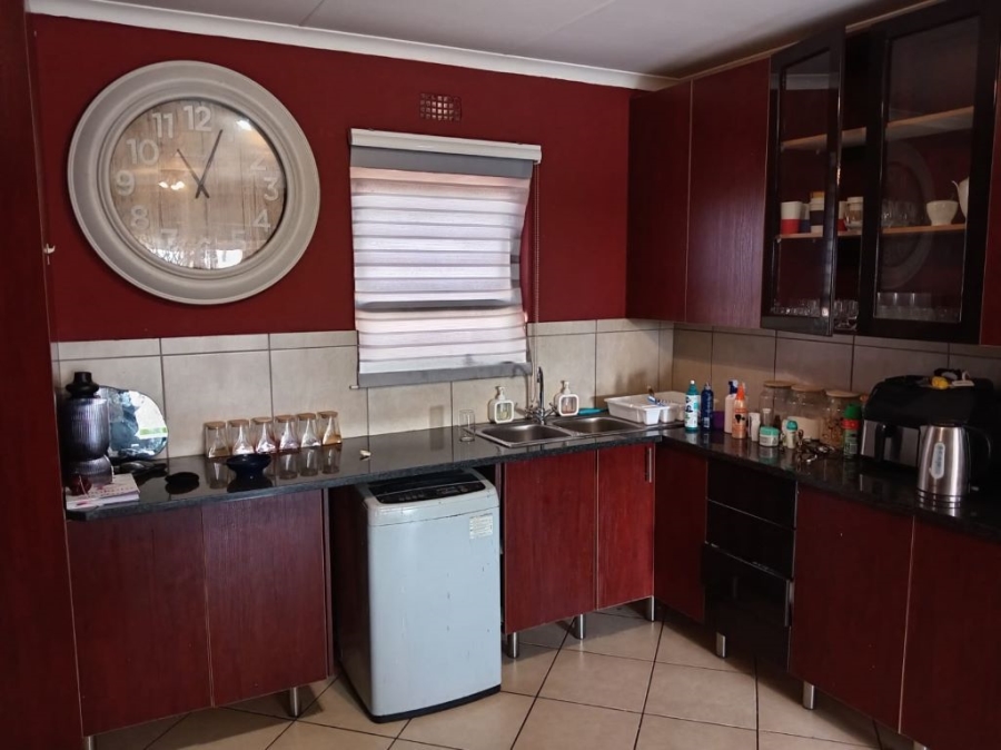 2 Bedroom Property for Sale in Albertsdal Gauteng