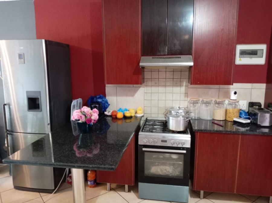 2 Bedroom Property for Sale in Albertsdal Gauteng