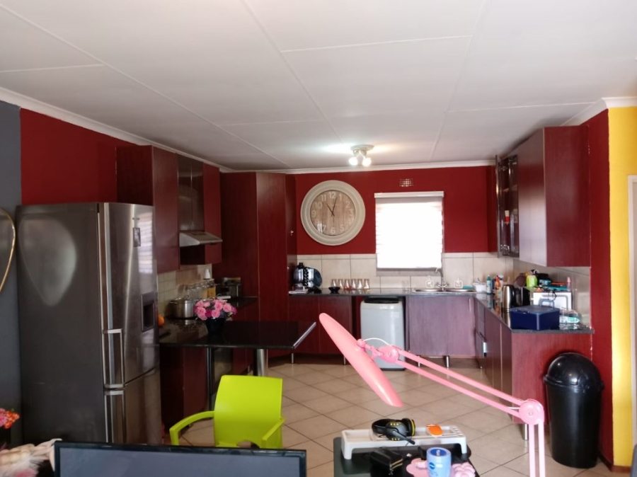 2 Bedroom Property for Sale in Albertsdal Gauteng