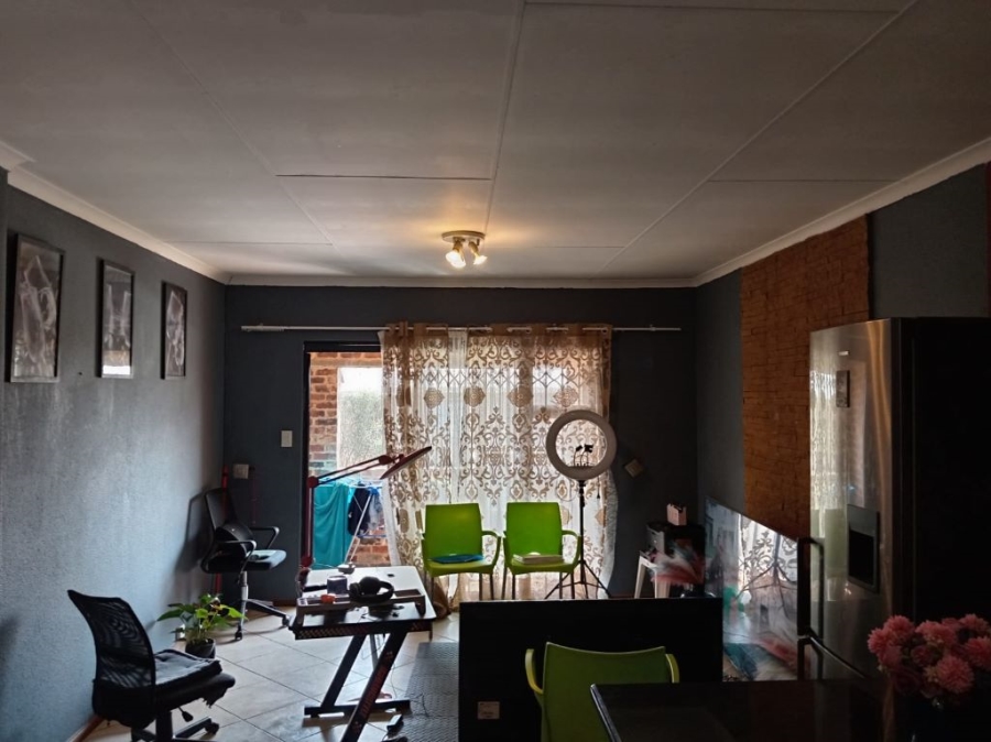 2 Bedroom Property for Sale in Albertsdal Gauteng