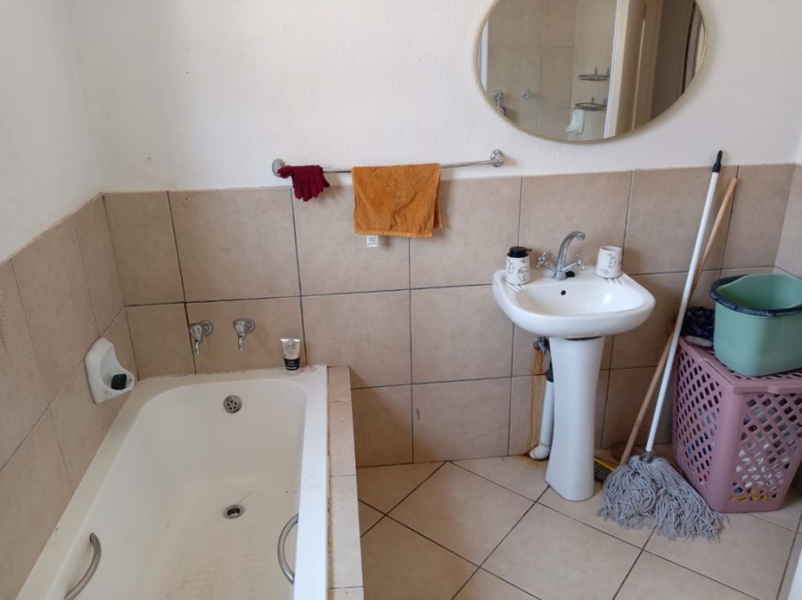 2 Bedroom Property for Sale in Albertsdal Gauteng
