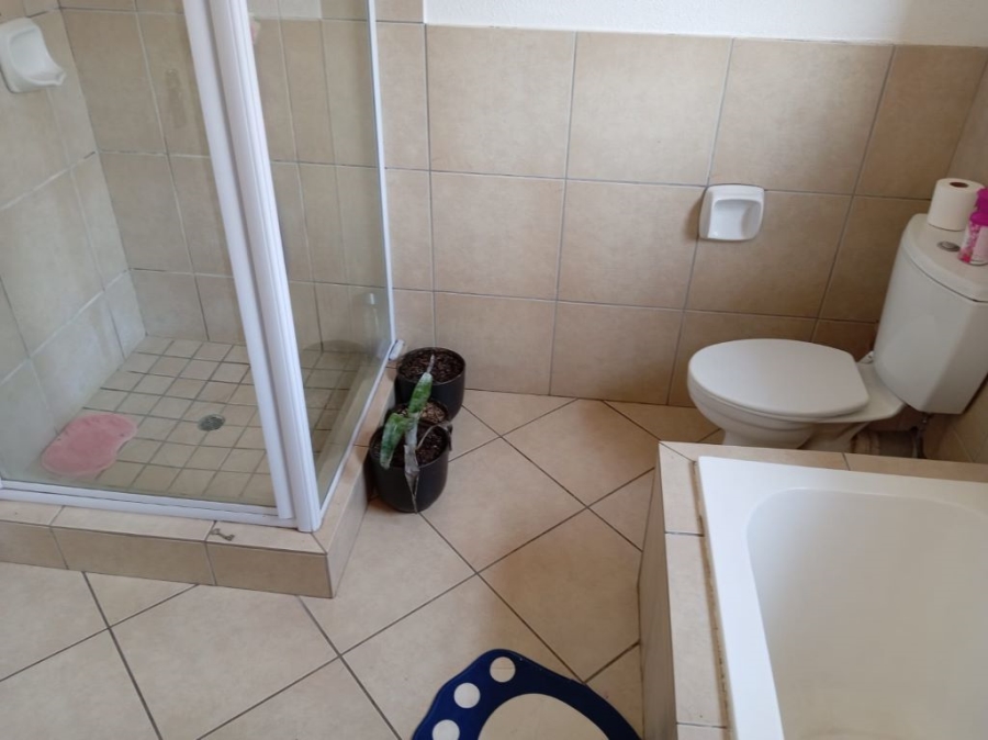 2 Bedroom Property for Sale in Albertsdal Gauteng