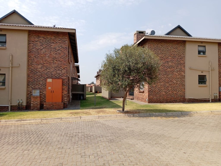 2 Bedroom Property for Sale in Albertsdal Gauteng
