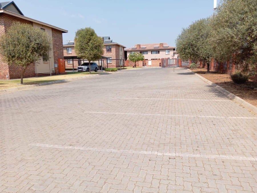 2 Bedroom Property for Sale in Albertsdal Gauteng