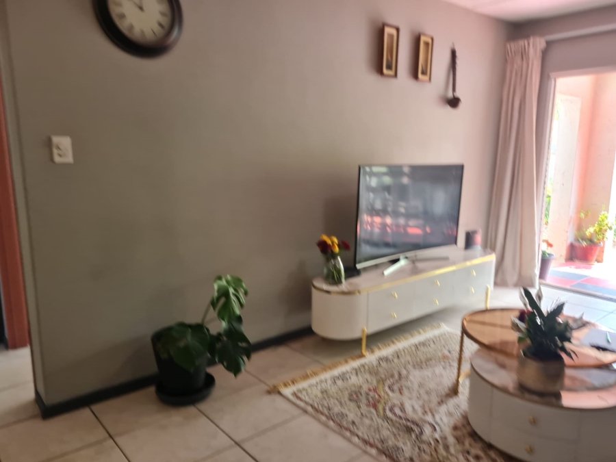 2 Bedroom Property for Sale in Buccleuch Gauteng