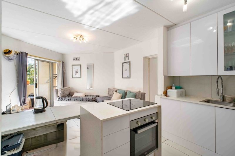 1 Bedroom Property for Sale in Bryanston Gauteng