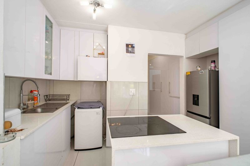 1 Bedroom Property for Sale in Bryanston Gauteng