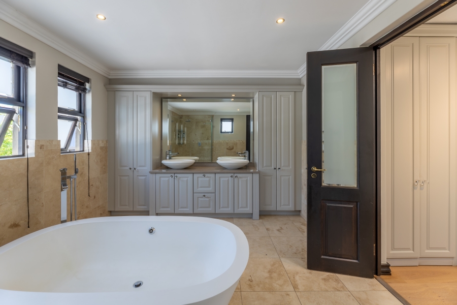 4 Bedroom Property for Sale in Cedar Lakes Gauteng